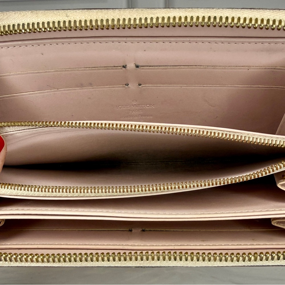 Louis Vuitton Vernis Cream Patent Leather Long Zip Wallet | Authentic - Picture 12 of 15